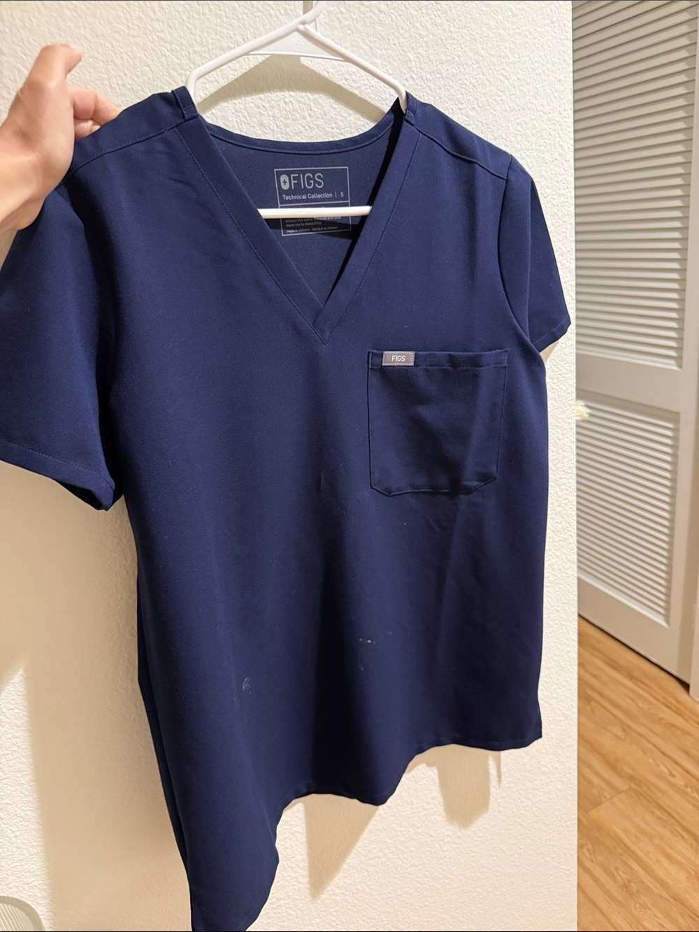 Figs Navy Scrub Top 3 pocket